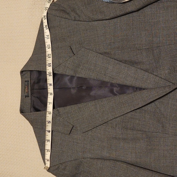 The Executive Club Women's Blazer - Picture 6 of 9